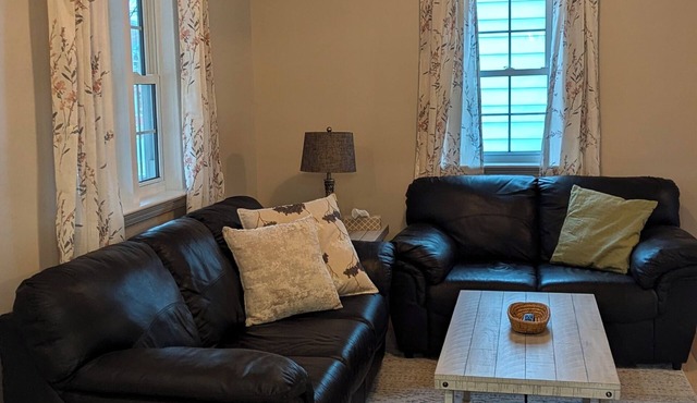 Welcome to the Neustadt Nest with 2-bedrooms, AC, WiFi & Laundry!