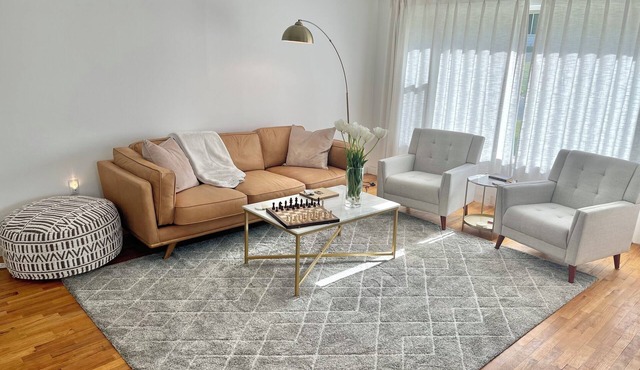 Welcome to The Nob Hill Nest - a relaxing 4 bedroom home in Yakima, WA