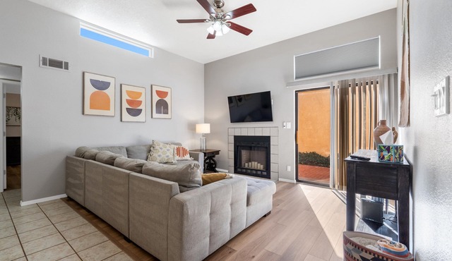Welcome to the Oso Cozy Casita - No House guests without prior approval from host.