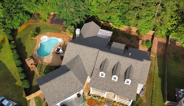 Welcome to the Posh Farmhouse with swimming pool!