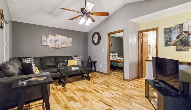 Welcome to “The Retreat on the Hill” – Your Peaceful Lakeside Getaway