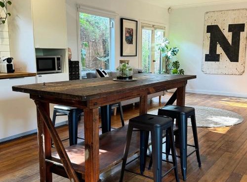 Welcome to The Roy - Family home close to airport and train!