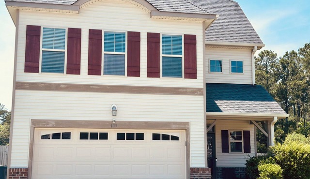 Welcome to the Royal Palace! Spacious 4-bedroom house with Gym and Theater!