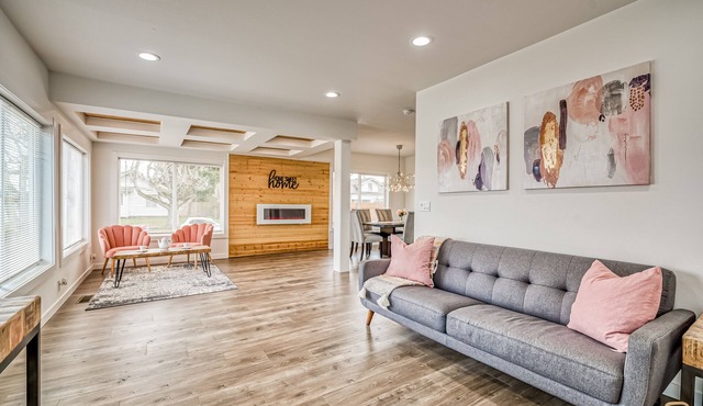 Welcome to the Safehouse! Modern remodeled 5 bedroom home in Tacoma duplex! n