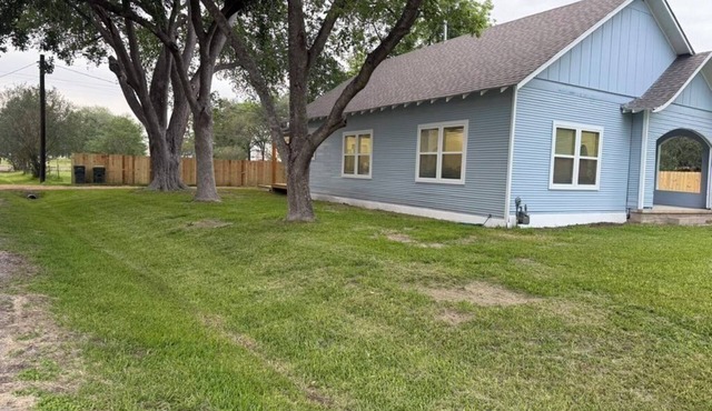 Welcome to the Shiner Hilltop Haus, a cozy Texas getaway in the heart of Shiner.