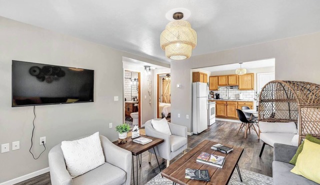 Welcome to The Steele Magnolia! Completely renovated 2 bed/1ba plus bonus pull out futon couch. We are located directly across the street from Von Stiehl Winery and are just a few minutes walk to Crescent Beach!