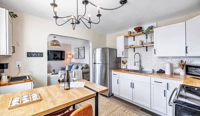 Welcome to The Steele Magnolia! Completely renovated 2 bed/1ba plus bonus pull out couch. We are located directly across the street from Von Stiehl Winery and are just a few minutes walk to Crescent Beach!