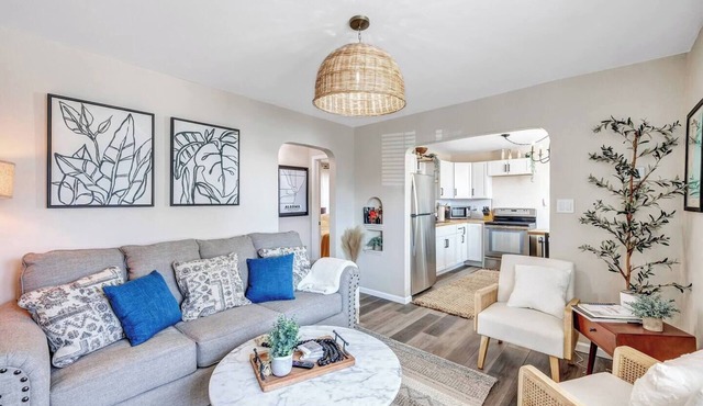 Welcome to The Steele Magnolia! Completely renovated 2 bed/1ba plus bonus pull out couch. We are located directly across the street from Von Stiehl Winery and are just a few minutes walk to Crescent Beach!