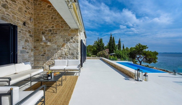 Welcome to the stunning Villa on the coast of the beautiful island of Pašman!