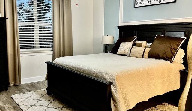 Welcome to the town of Babcock Ranch! 5Bdrm, 3.5 bath sleeps 11.