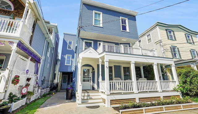 Welcome to the Atlantic Grove, 9 bedrooms 5.5 baths & 2 blocks to the beach.