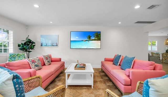 Welcome to The Pink Cabana – A Vibrant Escape in the Heart of West Palm Beach!