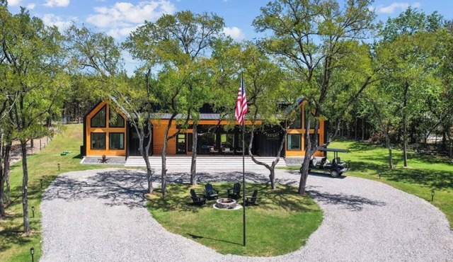 Welcome to The Yellowpine Retreat – Your Luxury Lakefront Retreat Lake Texomann