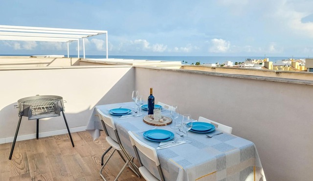 Welcome to this large and beautiful vacation apartment with spacious roof terrace and sea view.