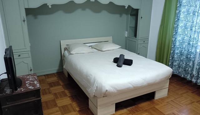 Welcome to this charming room located at 32 avenue Victor Hugo.