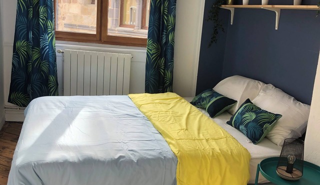 Welcome to this large, elegant apartment.