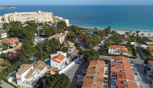 Welcome to this large, comfortably furnished villa, very close to La Glea Beach, with plenty of rest