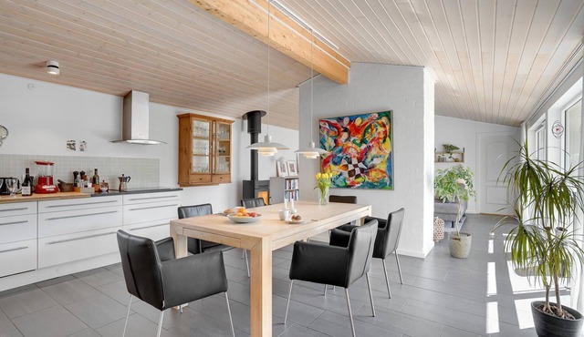 Welcome to this modern and welcoming vacation home for an unforgettable vacation.