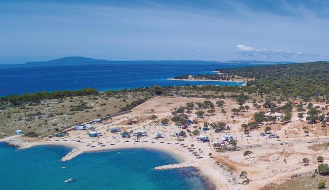 Welcome to this modern and luxurious vacation apartment on the island of Pag.