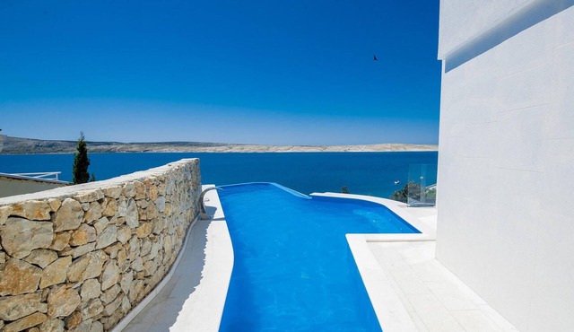 Welcome to this modern and luxurious vacation apartment on the island of Pag.