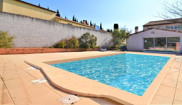 Welcome to this spacious and family friendly cottage with beautiful garden.