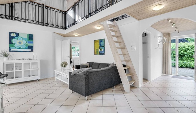 Welcome to this striking cottage with exciting room distribution and high ceiling.