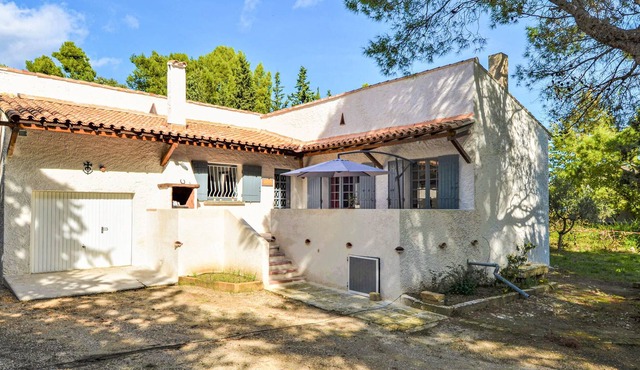 Welcome to this vacation home with private pool on a large wooded plot on the outskirts of the villa