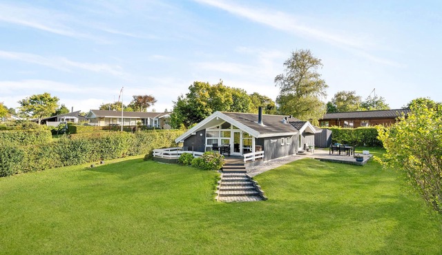 Welcome to this very well maintained cottage with good terraces and a large lawn.