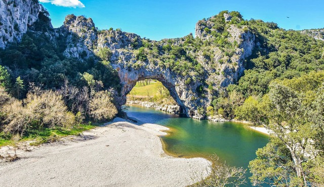 Welcome to this warm holiday home in the beautiful village of Lussas.
