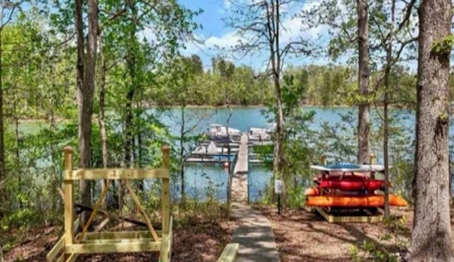 Welcome to “Tiger Haven” 4 Bed 4 Bath Ultimate Clemson Condo Lake Hartwell
