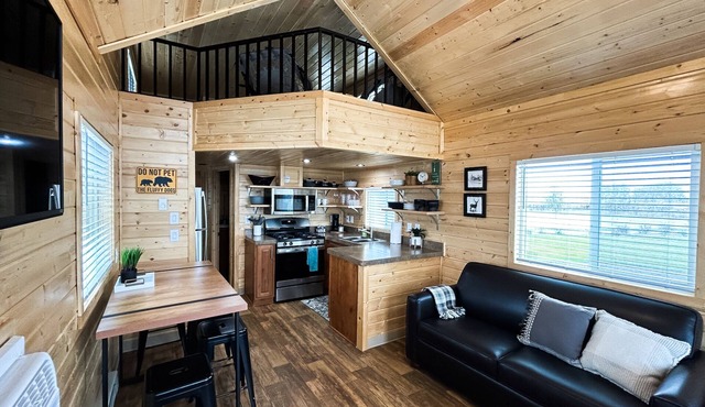 Welcome to Tiny Home Luxury! Fully Stocked - Sleeps 8