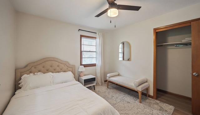 Welcome to Tiny's House. Your 3 Beds, 1 Bathroom Cozy Retreat in Des Moines