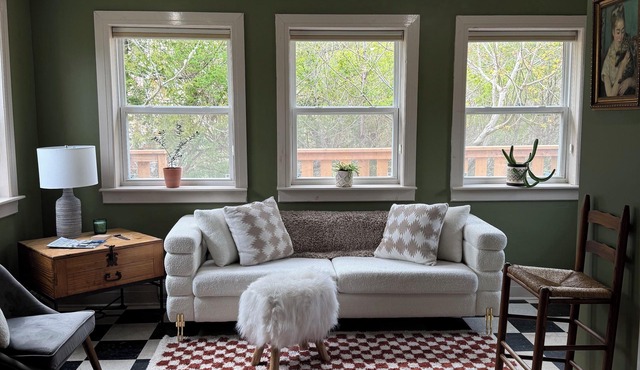 Welcome to Victorian by the baynBuilt in 1830 the oldest home in the village