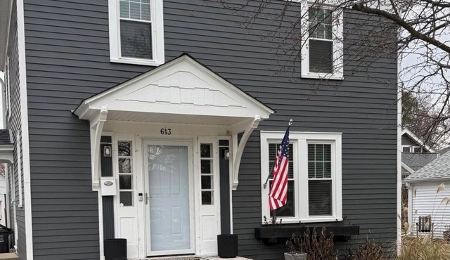 Welcome to Villa deGrazi in the heart of Lake Country! Walk to vibrant downtown!