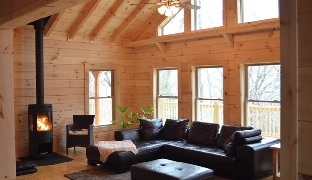 Welcome to Winghaven & Asheville! Secluded yet convenient to shops & food
