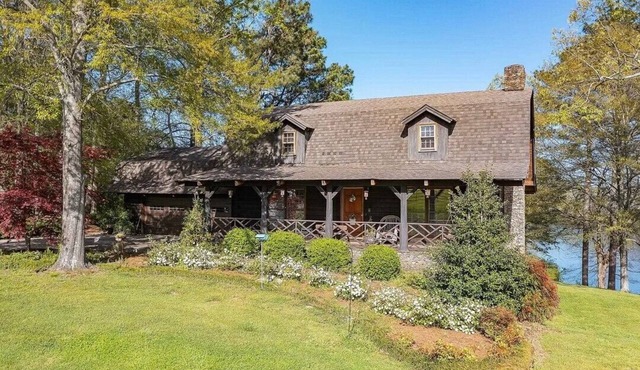 Welcome to Woodland Cottage on Lake Catoma in Cullman Al