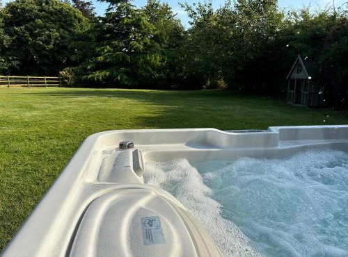 Welcome To Wrexham - Hot Tub Luxury 5 bed House