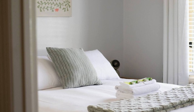 Welcome to your cozy Ballarat home! This one-bed townhouse is cute, comfy, and close to everything.