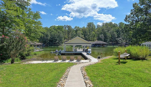 Welcome to your Blue water Escape! A cozy 3-bedroom home on Lake Anna waterfront
