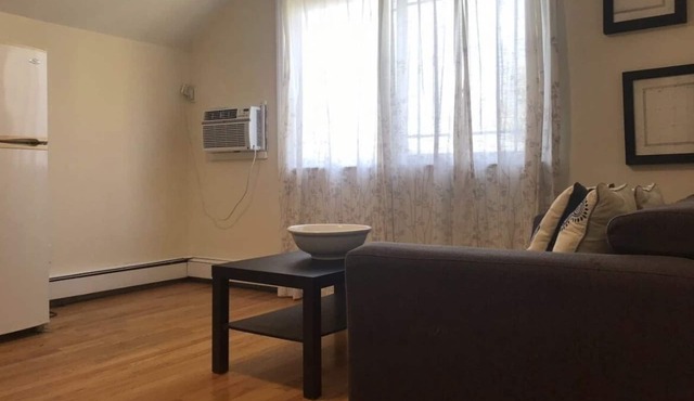 Welcome to your cozy home, just 7 min away from the vibrant city of New York!