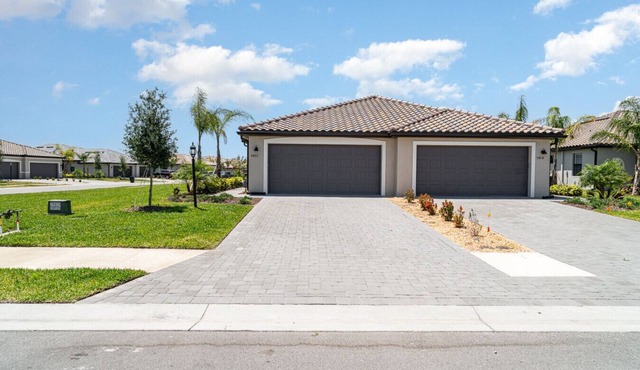 Welcome to Your Dream Condo in Lorraine Lakes – Lakewood Ranch, FL!