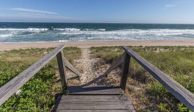 Welcome to your dream beach getaway on the beautiful island of Nantucket!