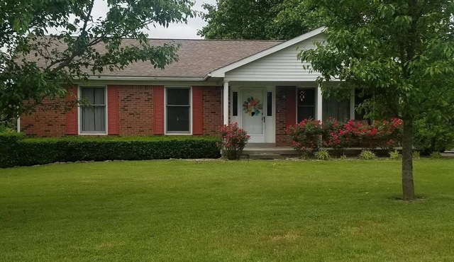 Welcome to your home away from home at my Bardstown’s Sweet Retreat!