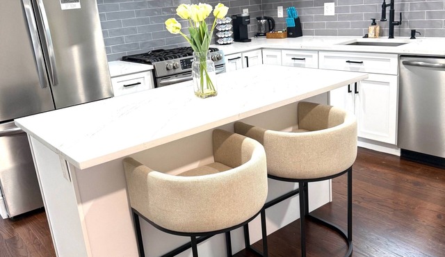 Welcome to Your Luxurious Urban Haven!