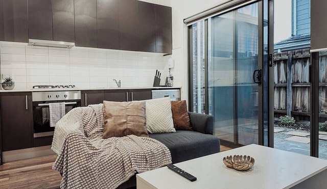 Welcome to your peaceful apartment in Glenroy