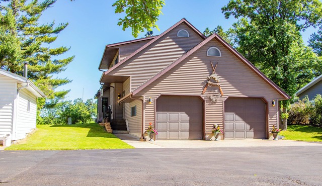 Welcome to your perfect getaway on the serene shores of Lake Eau Claire!