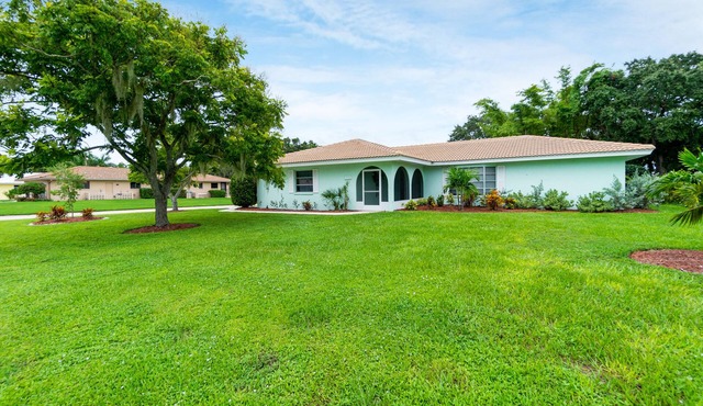 Welcome to your santuary! New 25 rates for oversized pool and quiet corner lot.