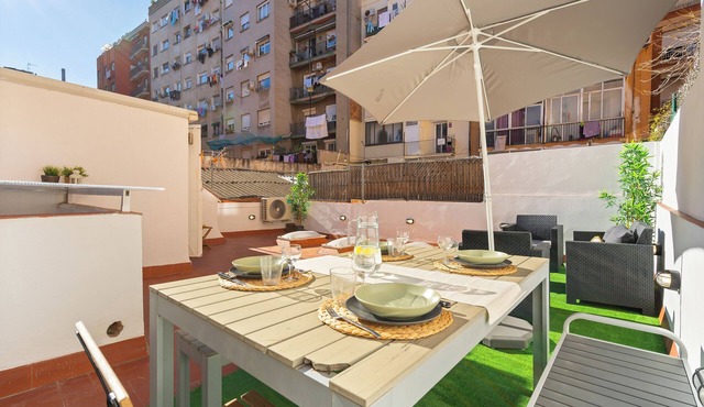 Welcome to your stylish retreat in the heart of Barcelona!