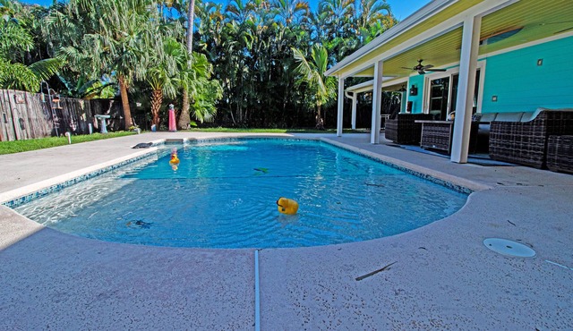Welcome to your tropical paradise! Private pool and 5 min to beach.Pet-Friendly!