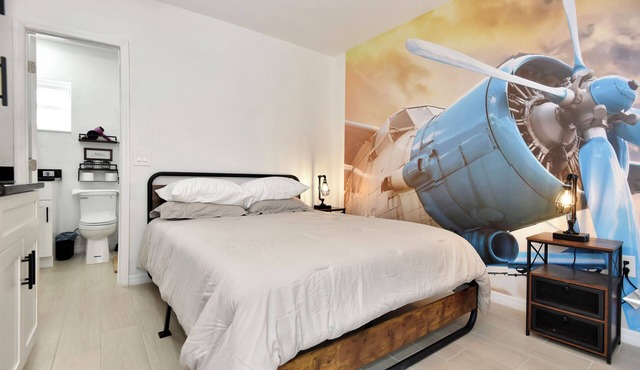 Welcome to your cozy retreat in Daytona Shores, just steps from the Atlantic Ocean. Perfect for solo travelers or couples, this comfy motel studio offers easy beach access and is surrounded by great local restaurants and cafés.